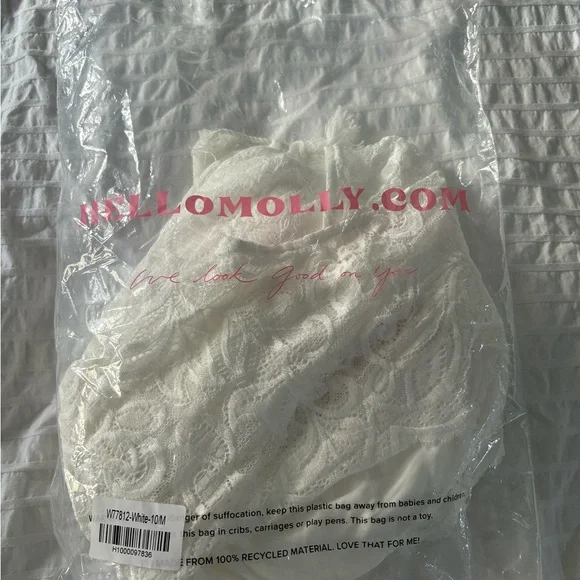 Hello Molly Lace Romper - Picture 3 of 9